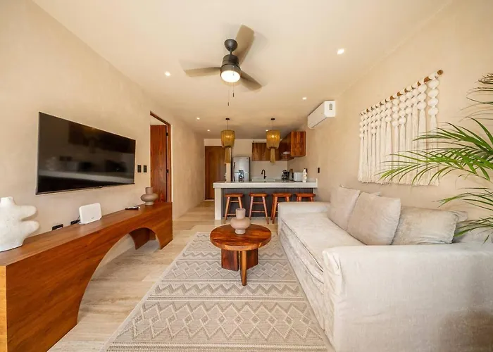 Modern 1br W Private Jacuzzi Pool Balcony Apartamento