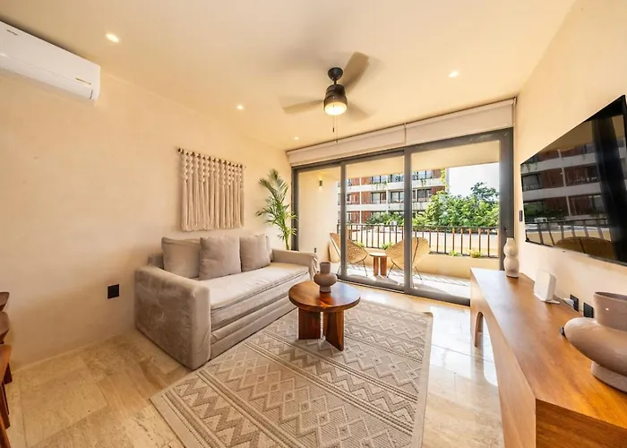 Modern 1br W Private Jacuzzi Pool Balcony Apartamento